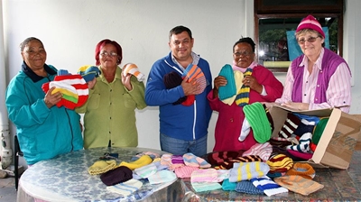 100 beanies for cancer patients